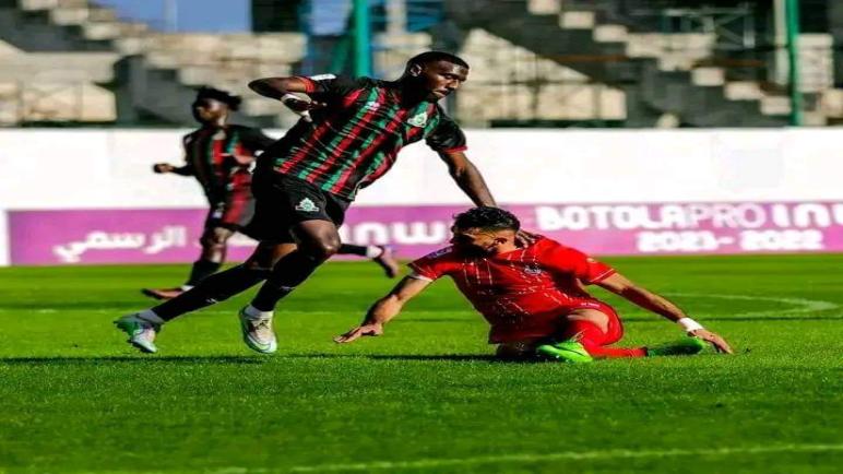 الدوري الاحترافي المغربي لكرة القدم يعاني والجامعة مجبرة على تدخل عاجل