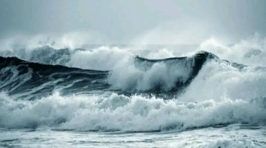 عاصفة “نوريا” تشل الملاحة البحرية بين طريفة وطنجة…عقادي نيوز